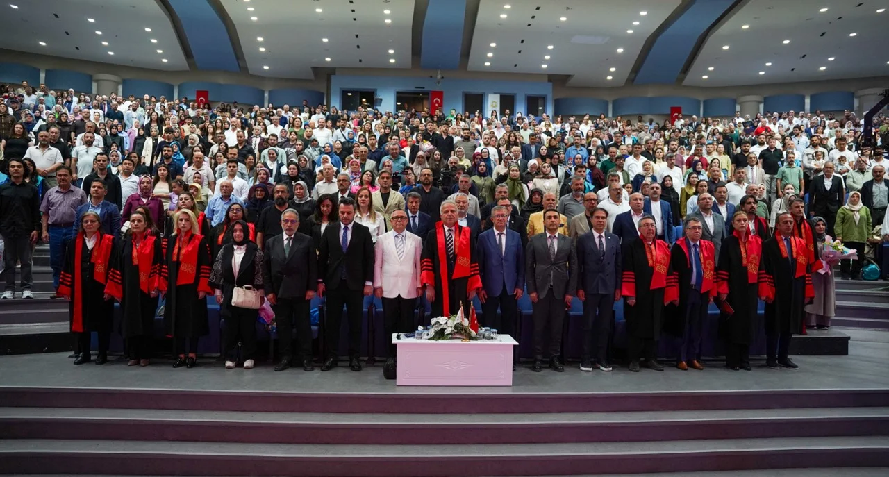 Selçuk İletişim, 29’uncu dönem mezunlarını uğurladı